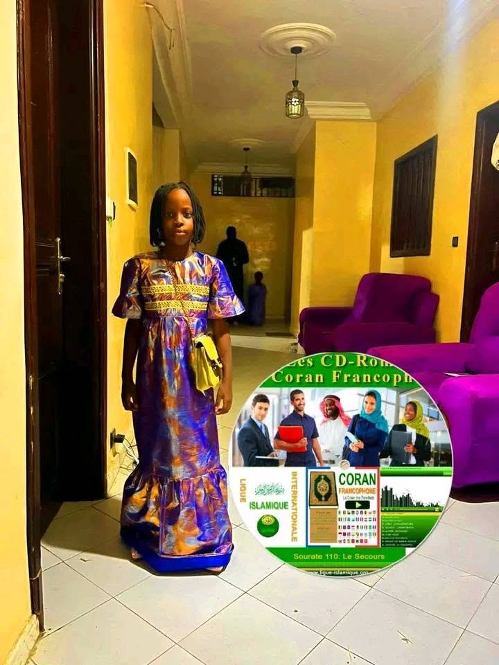 Maimouna Diakhate, élève de la maison en tenue traditionnelle